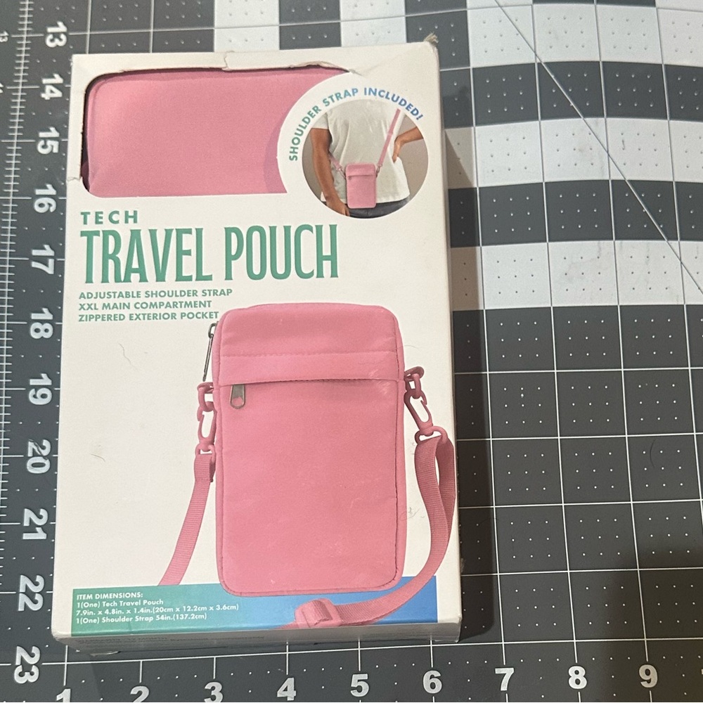 Tech Travel Pouch - Pink